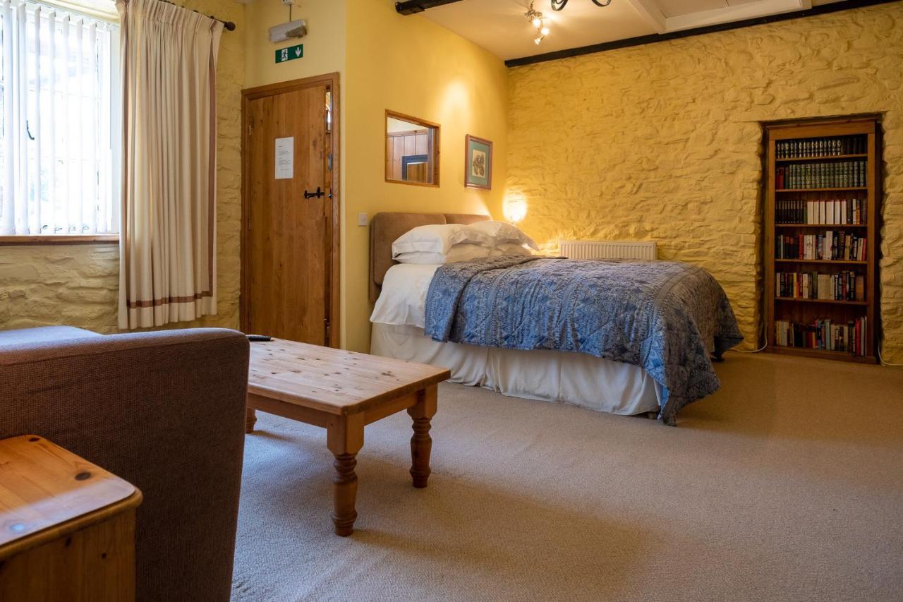 Ty Mawr Country Hotel & Restaurant Carmarthen Exterior photo